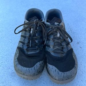 Women’s Merrell vapor glove!  Great condition size 9